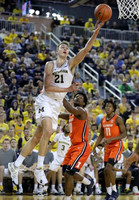 Franz Wagner (21) and Zavier Simpson (3)