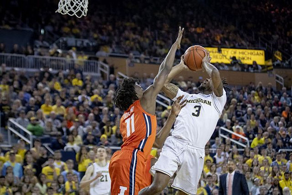 Franz Wagner (21), Zavier Simpson (3), and Juwan Howard