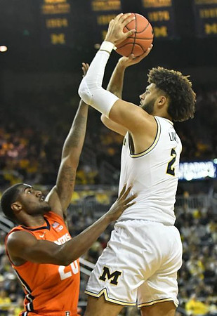 Isaiah Livers (2)