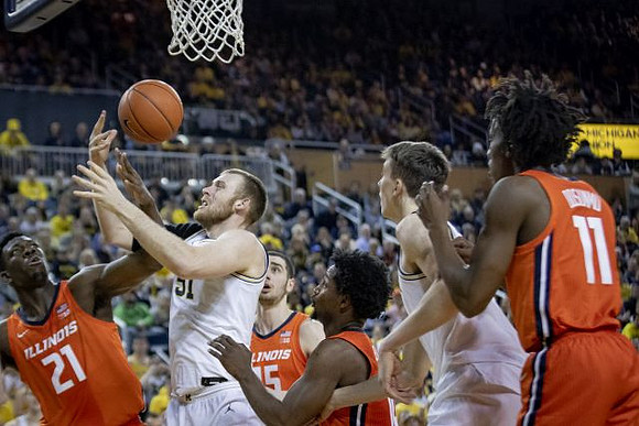 Austin Davis (51) and Franz Wagner (21)