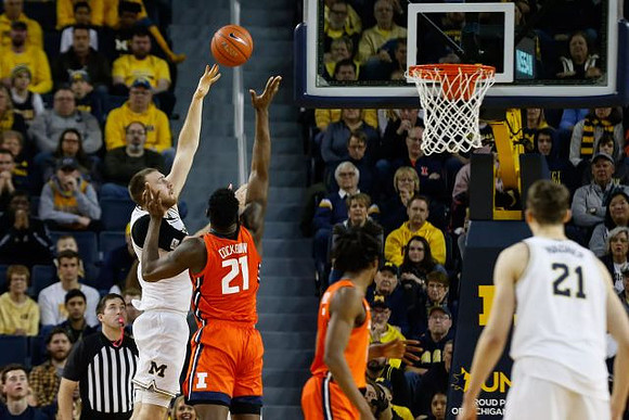 Austin Davis (51) and Franz Wagner (21)