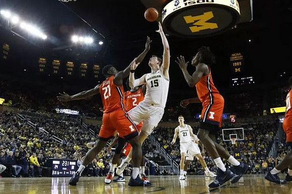 Jon Teske (15) and Franz Wagner (21)