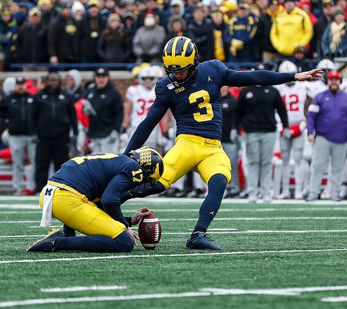 Will Hart (17) and Quinn Nordin (3)