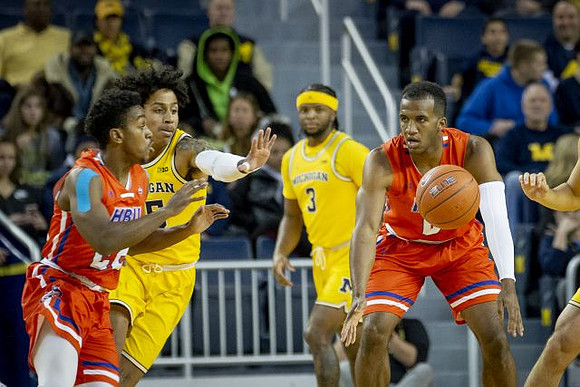 Eli Brooks (55) and Zavier Simpson (3)