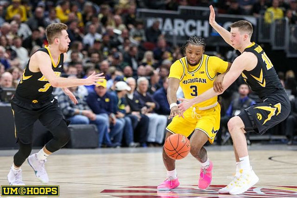 Charles Matthews (1) and Ignas Brazdeikis (13)
