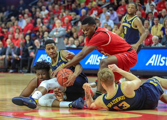 Charles Matthews (1) and Ignas Brazdeikis (13)