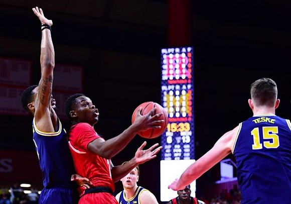 Charles Matthews (1), Jon Teske (15), and Ignas Brazdeikis (13)