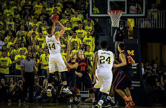 Max Bielfeldt (44) and Aubrey Dawkins (24)