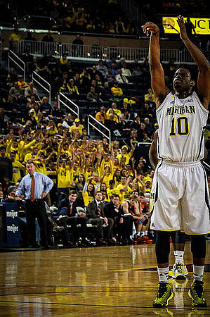 Derrick Walton Jr. (10) and Bucknell Head Coach Dave Paulsen