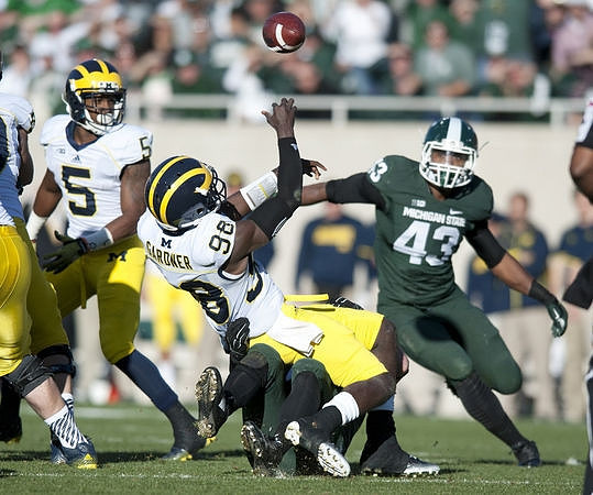 Justice Hayes (5) and Devin Gardner (98)