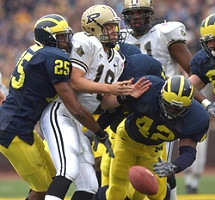 Jon Shaw (22) and Lawrence Reid (42)