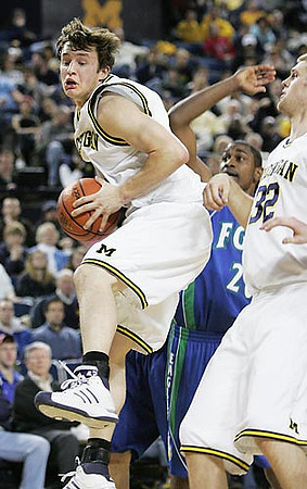 Zack Novak (0) and Zack Gibson (32)