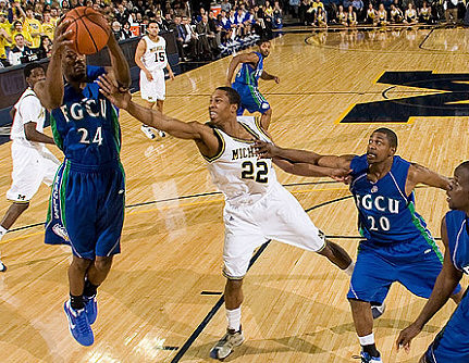 Jevohn Shepherd (22), Manny Harris (3) and David Merritt (15)