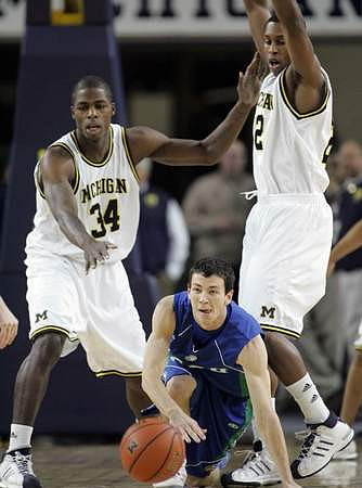 DeShawn Sims (34) and Jevohn Shepherd (22)