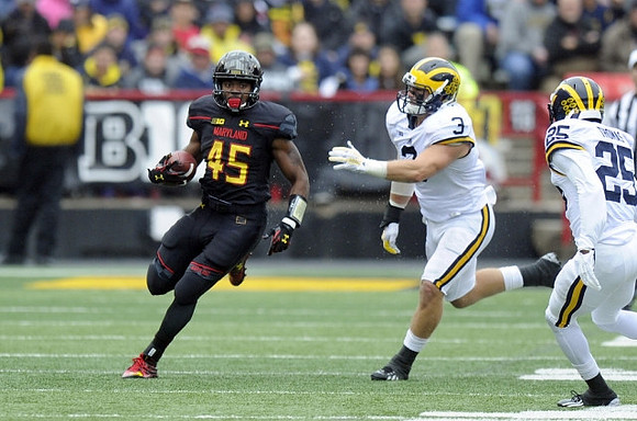 Desmond Morgan (3) and Dymonte Thomas (25)