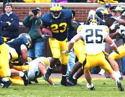 Chris Perry (23), David Baas (75), and B.J. Askew (35)