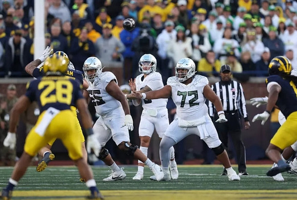 Quinten Johnson (28) and Jaishawn Barham (1)