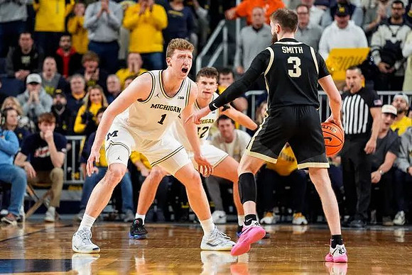 Danny Wolf (1) and Will Tschetter (42)