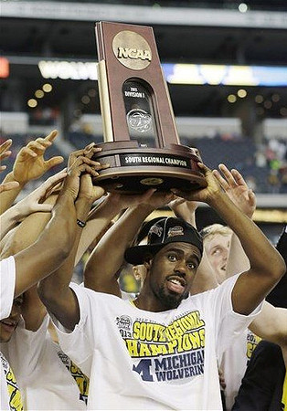 Tim Hardaway Jr. (10) with South Regional Championship Trophy
