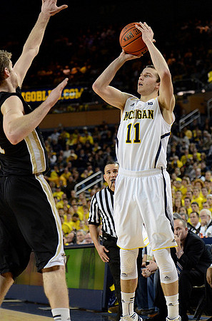Nik Stauskas (11)