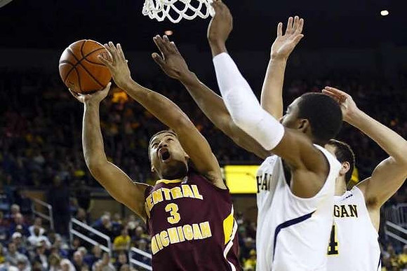 Glenn Robinson III (1) and Mitch McGary (4)