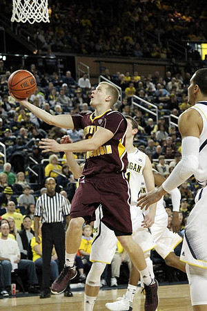 Nik Stauskas (11) and Jordan Morgan (52)