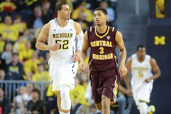 Jordan Morgan (52) and Eso Akunne (5)