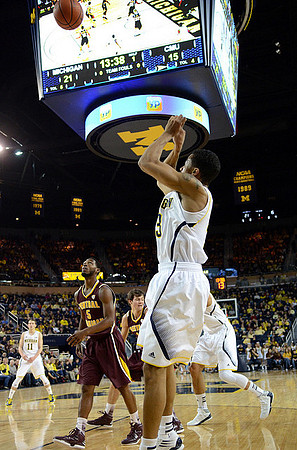 Caris LeVert (23) and Nik Stauskas (11)