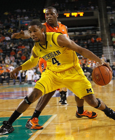 Darius Morris (4)