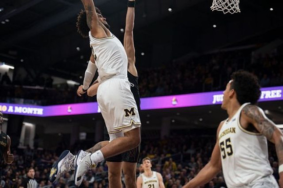 Isaiah Livers (2), Franz Wagner (21), and Eli Brooks (55)
