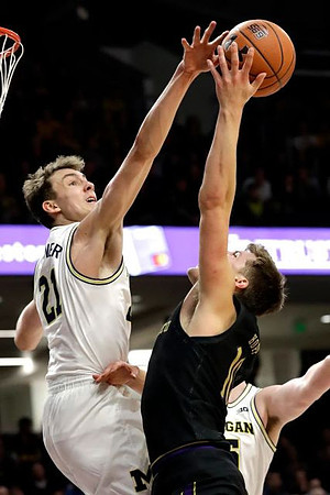 Franz Wagner (21) and Jon Teske (15)