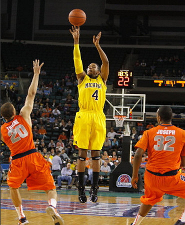 Darius Morris (4)
