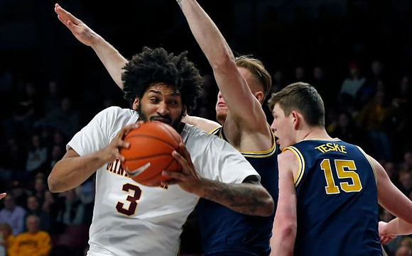 Ignas Brazdeikis (13) and Jon Teske (15)