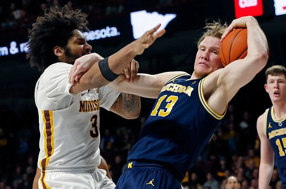 Ignas Brazdeikis (13) and Jon Teske (15)