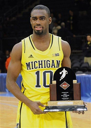 Tim Hardaway Jr. (10) and NIT Season Tip-Off Most Outstanding Player Trophy