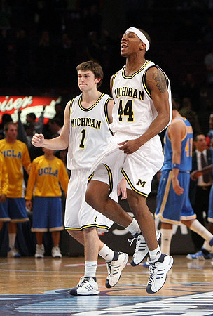 Stu Douglass (1) and Kelvin Grady (44)