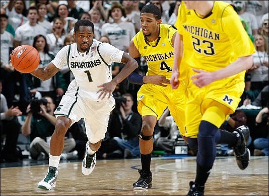 Darius Morris (4) and Evan Smotrycz (23)