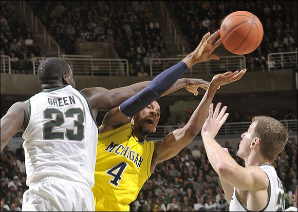 Darius Morris (4)