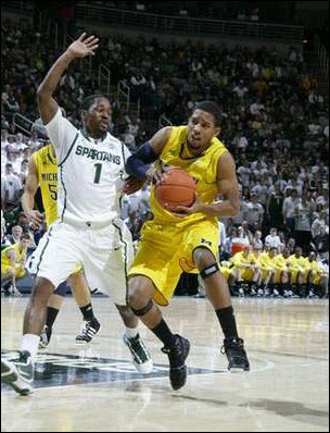 Darius Morris (4) and Jordan Morgan (52)
