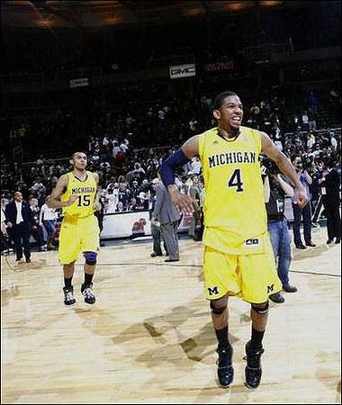 Jon Horford (15) and Darius Morris (4)