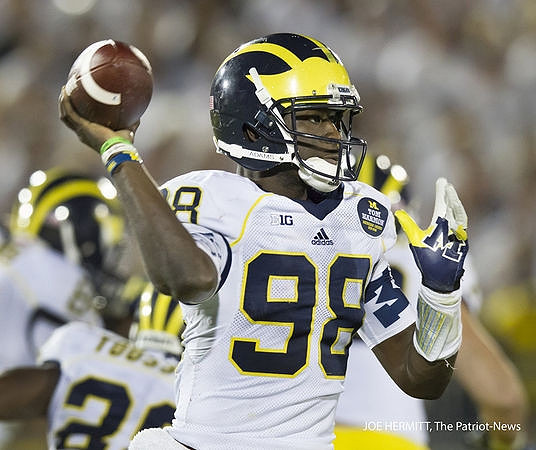 Devin Gardner (98) and Fitzgerald Toussaint (28)