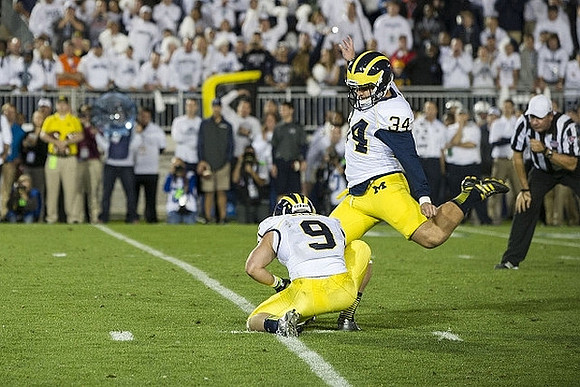 Drew Dileo (9) and Brendan Gibbons (34)