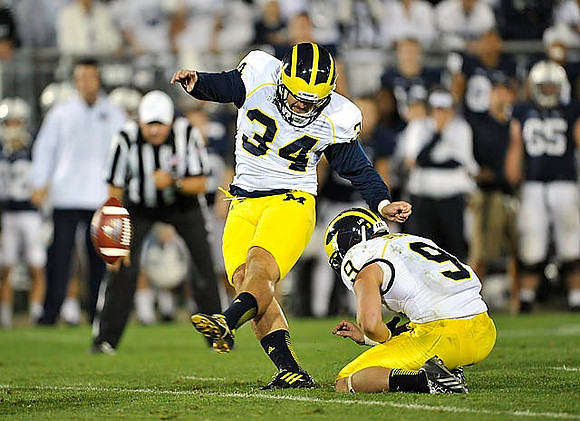 Brendan Gibbons (34) and Drew Dileo (9)
