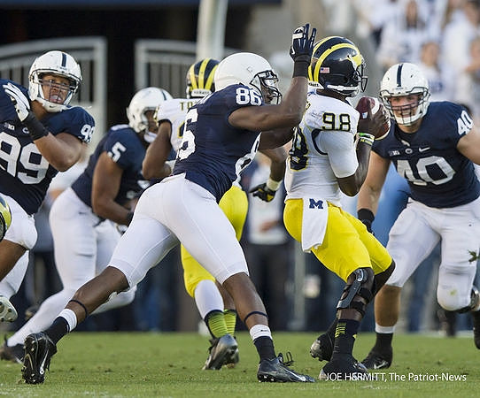 Devin Gardner (98) and Fitzgerald Toussaint (28)