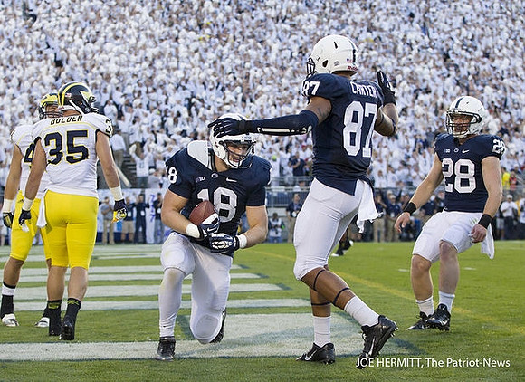 Joe Bolden (35) and Desmond Morgan (48)