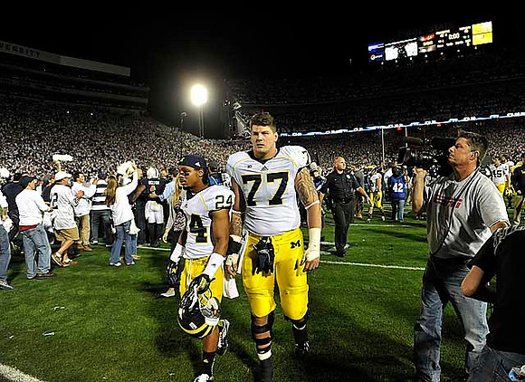 Delonte Hollowell (24) and Taylor Lewan (77)