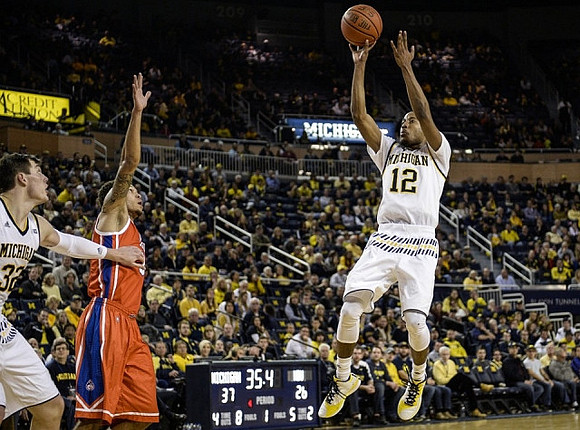 Ricky Doyle (32) and Muhammad-Ali Abdur-Rahkman (12)