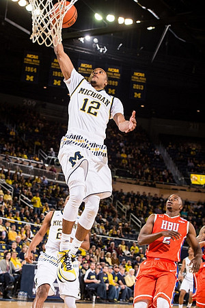 Muhammad-Ali Abdur-Rahkman (12) and Zak Irvin (21)