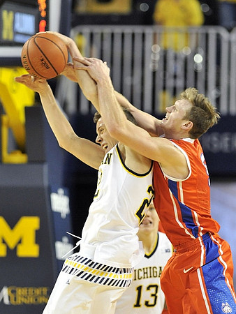 Duncan Robinson (22) and Moritz Wagner (13)