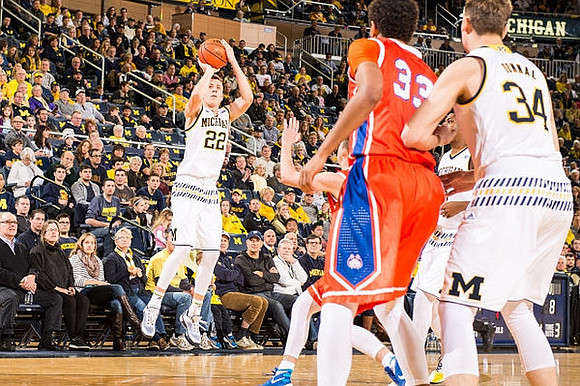 Duncan Robinson (22) and Mark Donnal (34)
